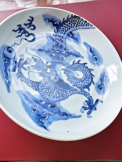 古玩陶瓷過墻龍紋青花盤真品鑒賞圖