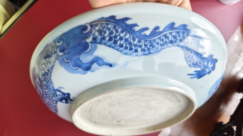 古玩陶瓷過墻龍紋青花盤真品鑒賞圖