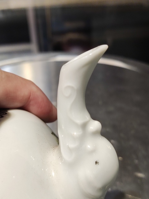古玩陶瓷花鳥紋粉彩執(zhí)壺真品鑒賞圖