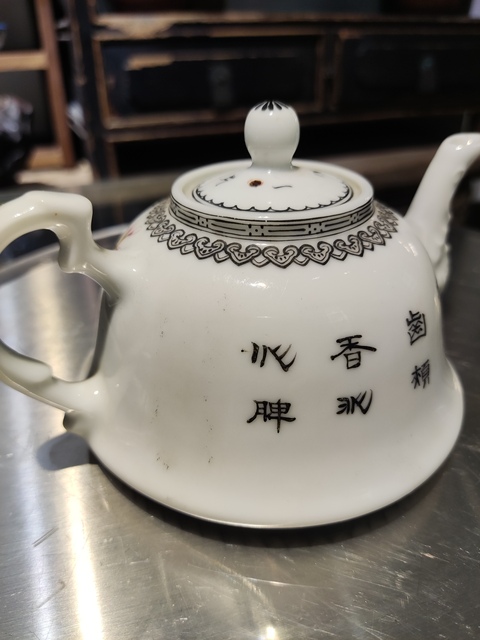 古玩陶瓷花鳥紋粉彩執(zhí)壺真品鑒賞圖