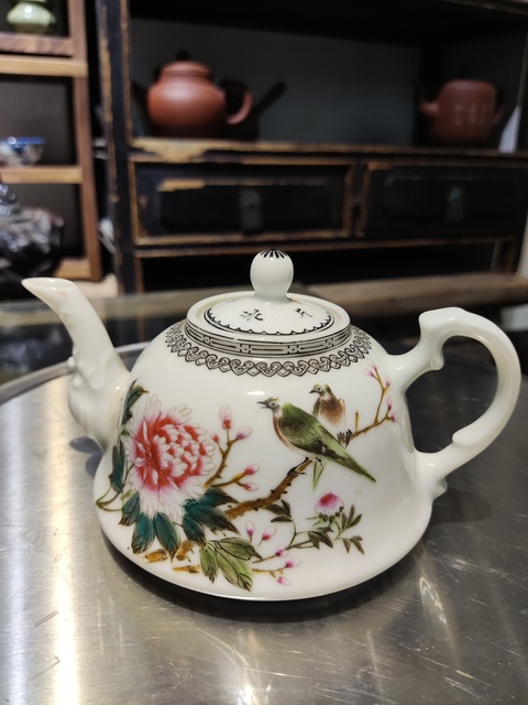 古玩陶瓷花鳥紋粉彩執(zhí)壺真品鑒賞圖