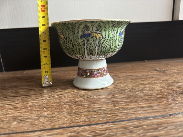 古玩陶瓷廣彩百財蝴蝶紋高足杯真品鑒賞圖