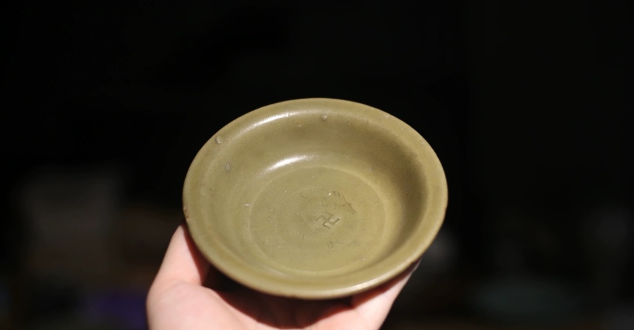 古玩陶瓷龍泉青瓷雙魚洗真品鑒賞圖