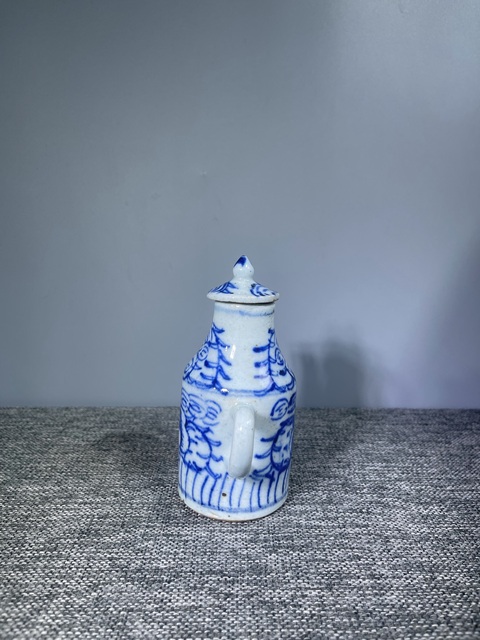 古玩陶瓷（清晚期）青花纏枝蓮紋執壺拍賣，當前價格0元