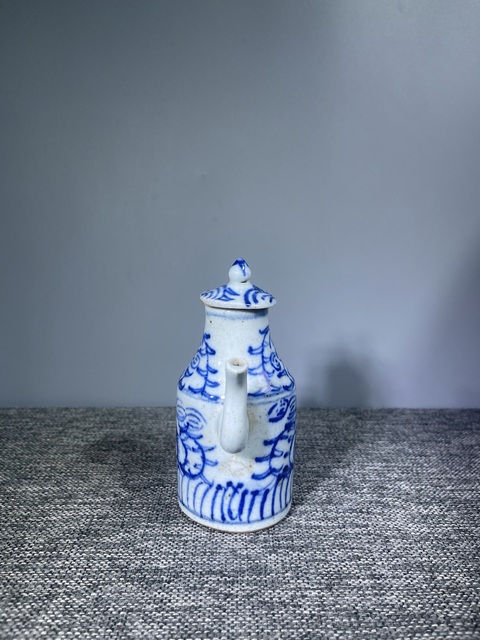 古玩陶瓷（清晚期）青花纏枝蓮紋執壺拍賣，當前價格0元