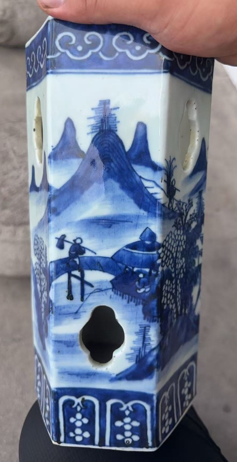 古玩陶瓷人物山水紋青花帽筒真品鑒賞圖