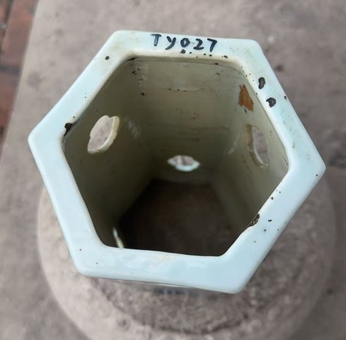 古玩陶瓷人物山水紋青花帽筒真品鑒賞圖