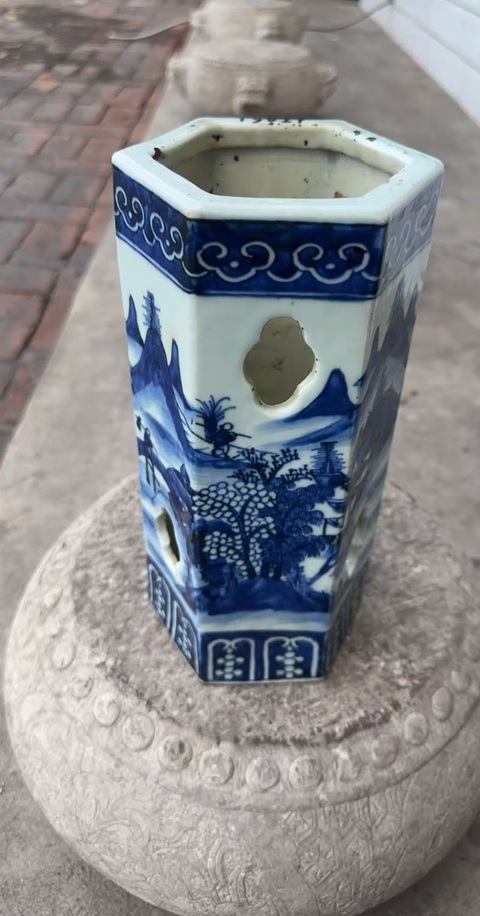 古玩陶瓷人物山水紋青花帽筒真品鑒賞圖