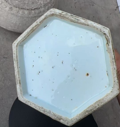 古玩陶瓷人物山水紋青花帽筒真品鑒賞圖