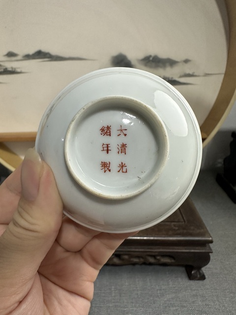 古玩陶瓷花卉紋粉彩盤真品鑒賞圖