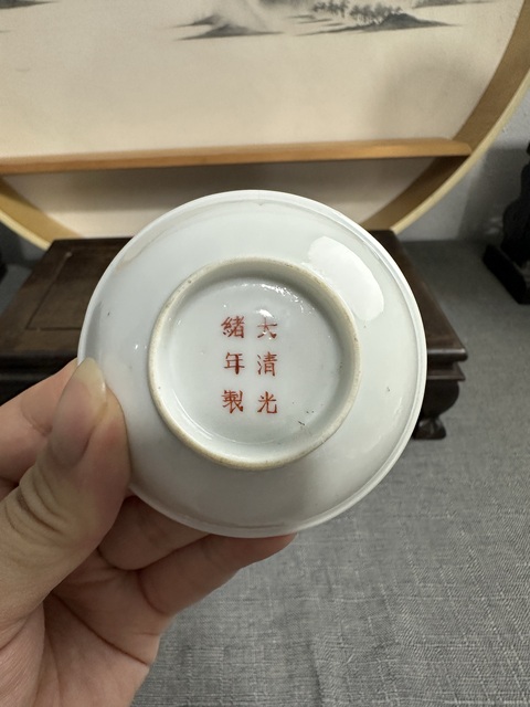 古玩陶瓷花卉紋粉彩盤真品鑒賞圖