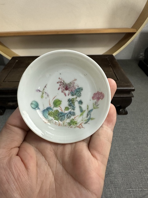 古玩陶瓷花卉紋粉彩盤真品鑒賞圖