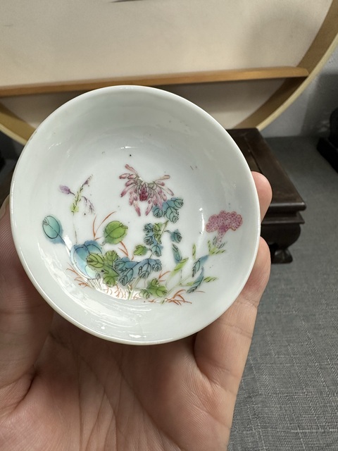 古玩陶瓷花卉紋粉彩盤真品鑒賞圖
