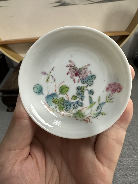 古玩陶瓷花卉紋粉彩盤真品鑒賞圖