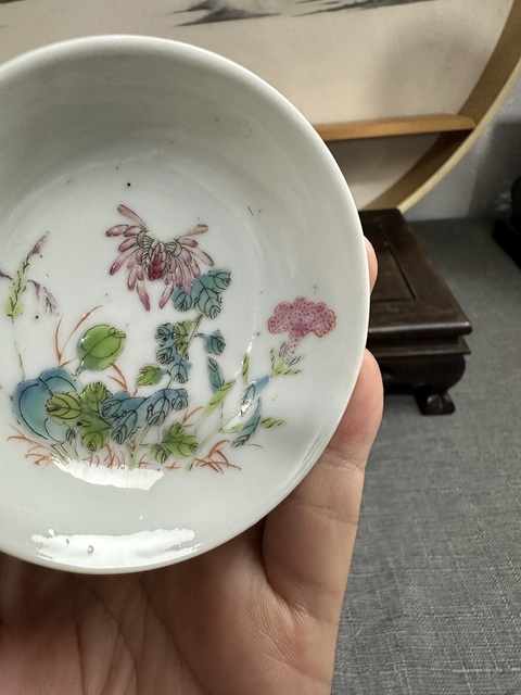 古玩陶瓷花卉紋粉彩盤真品鑒賞圖