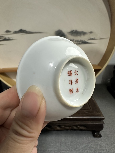 古玩陶瓷花卉紋粉彩盤真品鑒賞圖