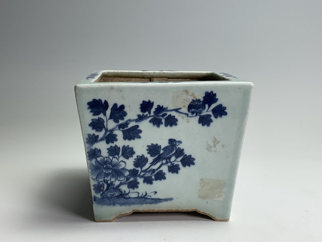 古玩陶瓷清中晚期·青花花鳥紋四方花盆拍賣，當(dāng)前價(jià)格2440元