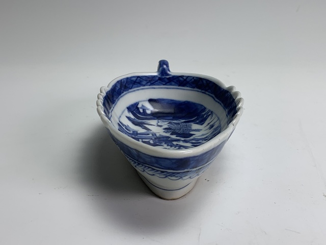 古玩陶瓷清中期·青花山水樓閣紋船盤拍賣，當前價格756元
