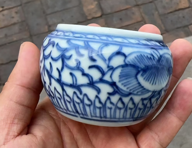 古玩陶瓷花卉紋青花水盂真品鑒賞圖