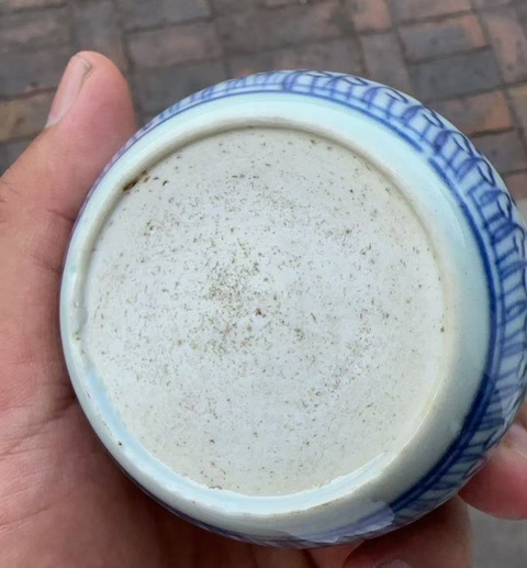 古玩陶瓷花卉紋青花水盂真品鑒賞圖