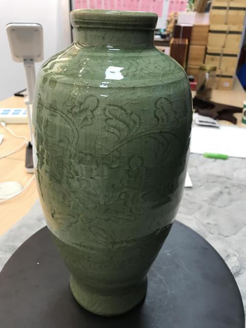 古玩陶瓷龍泉窯青釉瓶真品鑒賞圖