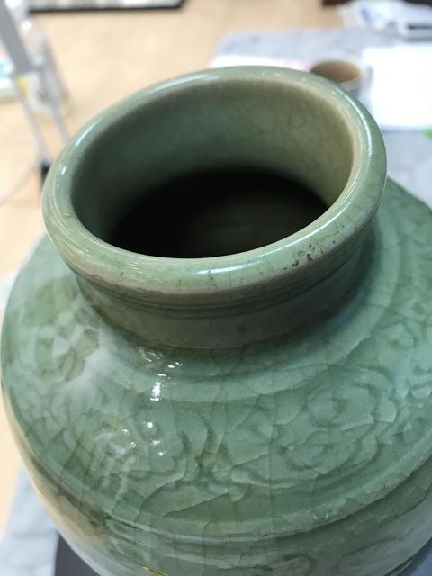 古玩陶瓷龍泉窯青釉瓶真品鑒賞圖