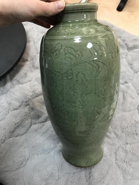 古玩陶瓷龍泉窯青釉瓶真品鑒賞圖