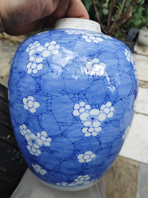 古玩陶瓷青花留白冰梅紋罐真品鑒賞圖