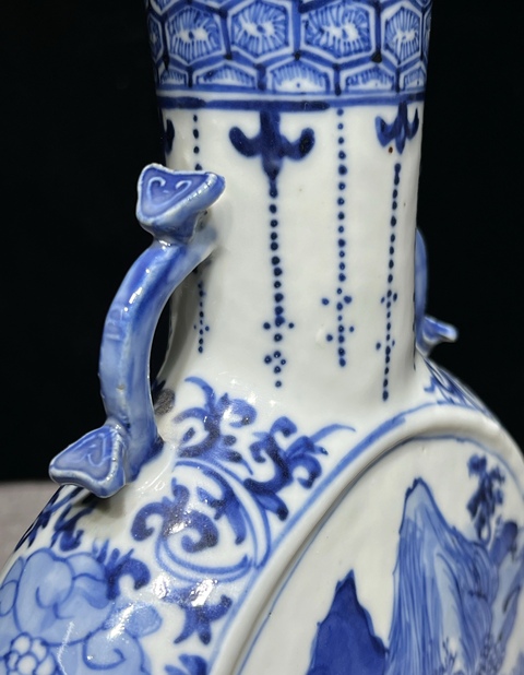 古玩陶瓷山水紋青花抱月瓶真品鑒賞圖