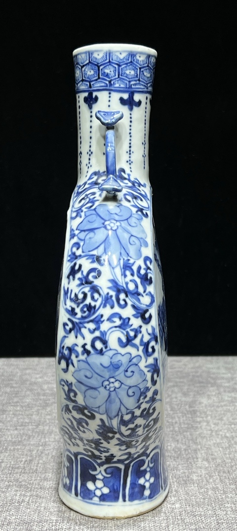 古玩陶瓷山水紋青花抱月瓶真品鑒賞圖