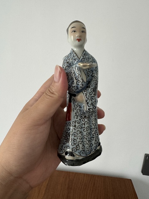 古玩陶瓷粉彩人物造像真品鑒賞圖