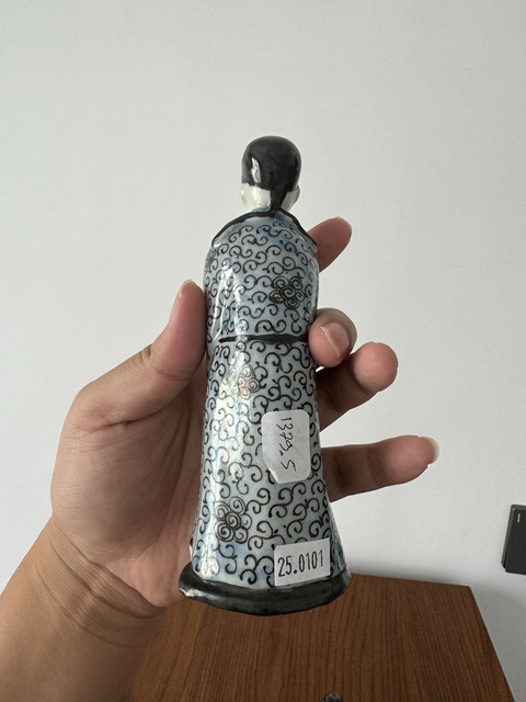 古玩陶瓷粉彩人物造像真品鑒賞圖