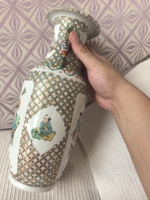 古玩陶瓷五彩人物故事紋獅耳瓶真品鑒賞圖