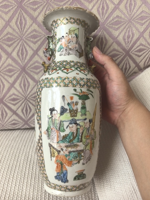 古玩陶瓷五彩人物故事紋獅耳瓶真品鑒賞圖