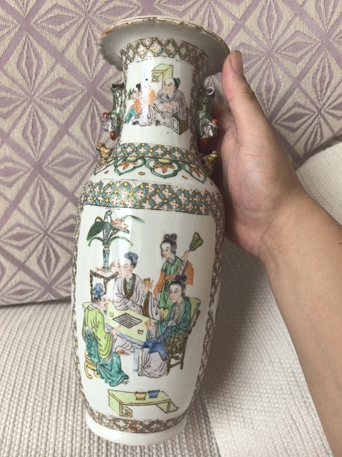 古玩陶瓷五彩人物故事紋獅耳瓶真品鑒賞圖