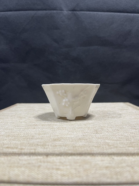 古玩陶瓷晚明德化窯梅花八方杯拍賣,當前價格2680元