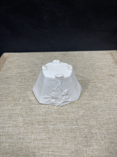 古玩陶瓷晚明德化窯梅花八方杯拍賣,當前價格2680元