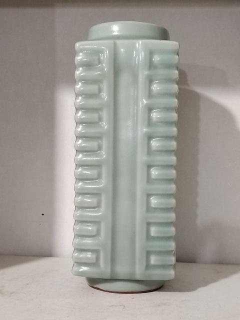 古玩陶瓷龍泉窯琮式瓶真品鑒賞圖
