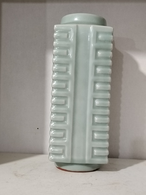 古玩陶瓷龍泉窯琮式瓶真品鑒賞圖