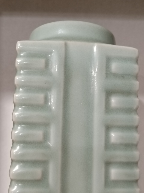 古玩陶瓷龍泉窯琮式瓶真品鑒賞圖