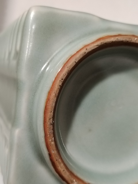 古玩陶瓷龍泉窯琮式瓶真品鑒賞圖