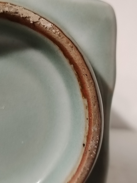 古玩陶瓷龍泉窯琮式瓶真品鑒賞圖