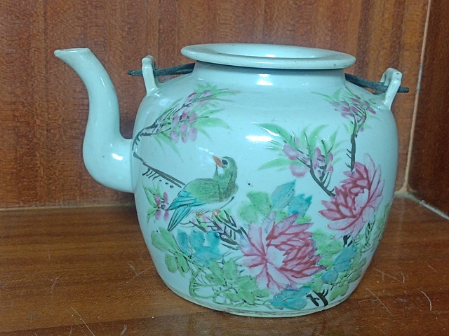 古玩陶瓷清光緒淺絳彩花鳥紋提梁壺真品鑒賞圖
