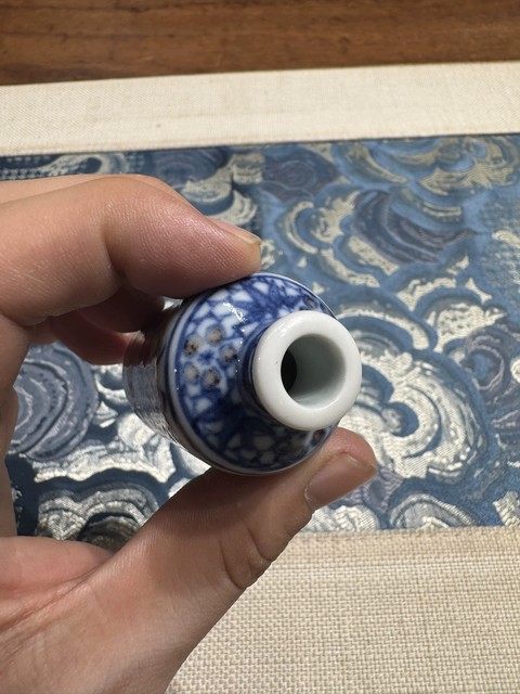 古玩陶瓷清晚期 青花釉里紅鼻煙壺真品鑒賞圖