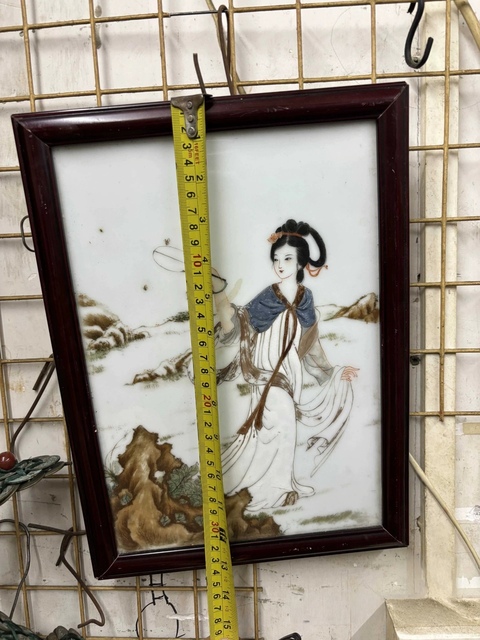 古玩陶瓷粉彩仕女人物瓷板真品鑒賞圖