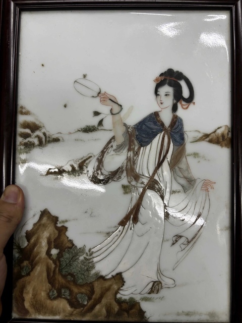 古玩陶瓷粉彩仕女人物瓷板真品鑒賞圖
