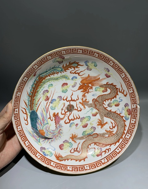 古玩陶瓷外黃釉內粉彩龍鳳紋盤真品鑒賞圖