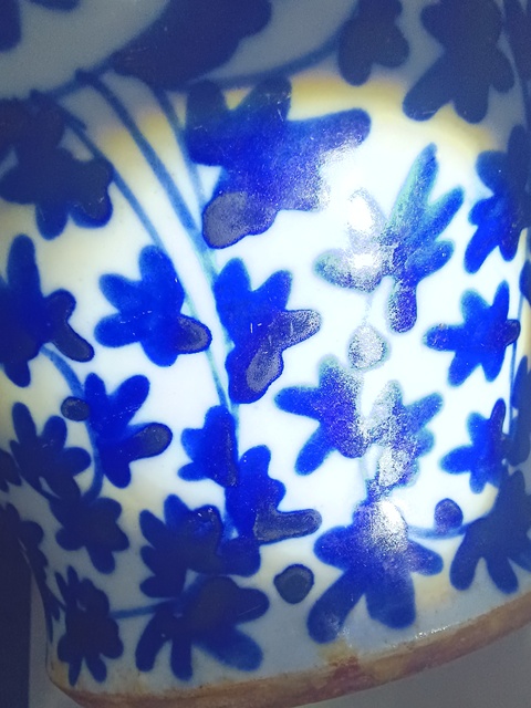 古玩陶瓷青花纏枝花卉紋馬蹄尊真品鑒賞圖