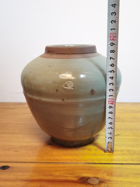古玩陶瓷元明時期龍泉青瓷罐拍賣,當前價格180元
