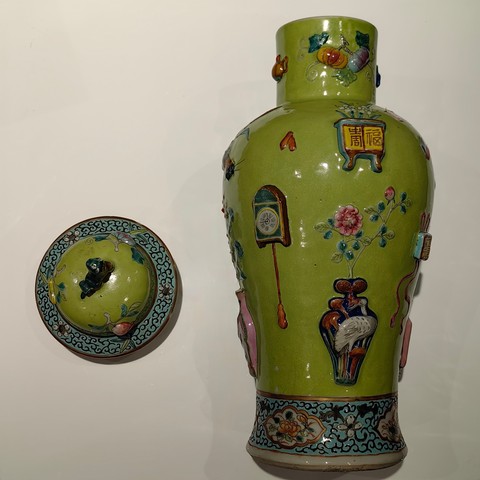 古玩陶瓷蘋果綠釉貼塑博古圖雞腿瓶真品鑒賞圖